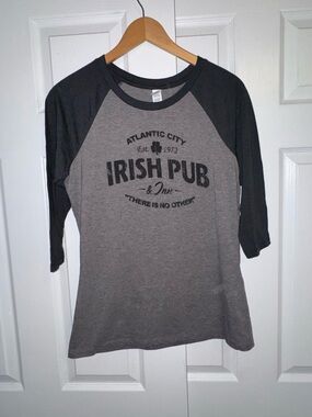 Atlantic City Irish Pub Graphic Tee Small Raglan 3/4 Sleeve Gray Black